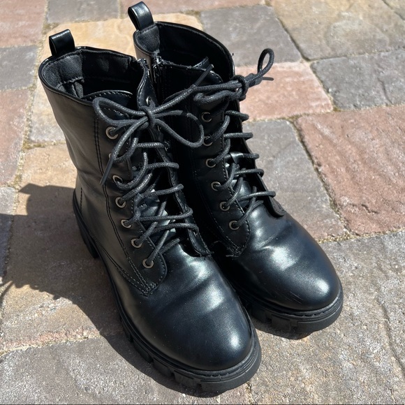 TOP Moda Shoes - Top Moda Black Lace Up Inside Zip Moto Combat Boots Lug Soles Like New Size 5.5